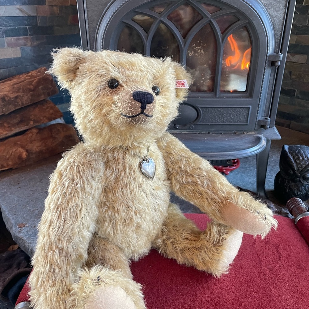 STEIFF  "HARPO THE SMILING BEAR"  681905 German Bear
